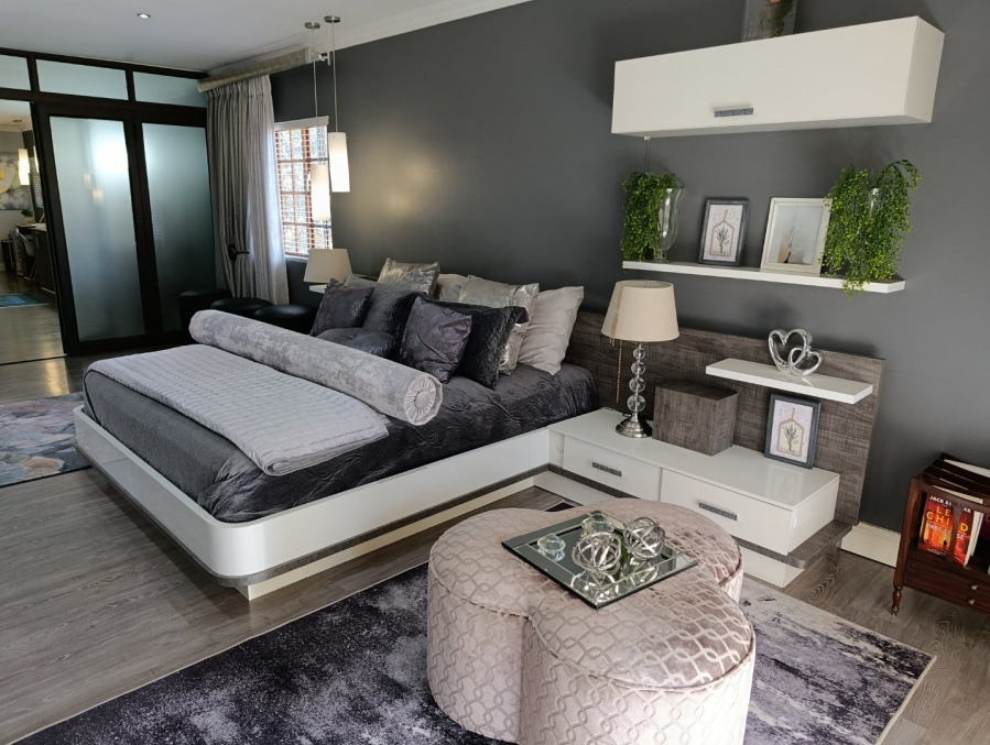 5 Bedroom Property for Sale in Heuwelsig Free State